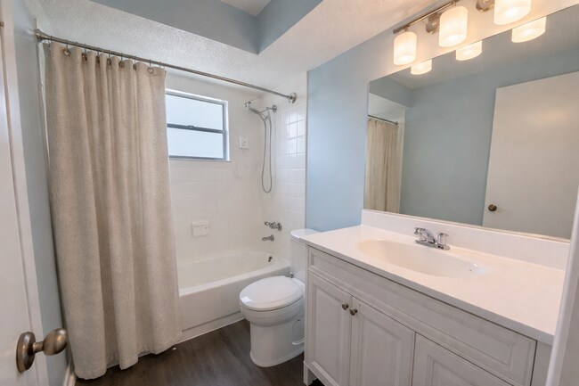 Building Photo - "Charming 3-Bed, 2-Bath Retreat in Spring Hill with 1,327 Sq Ft of Comfort!"