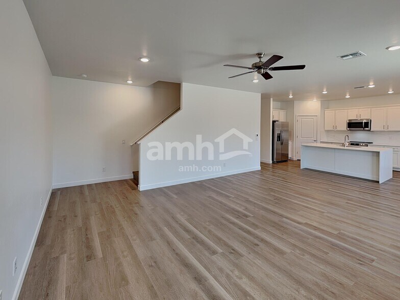 Building Photo - 9630 E Friedel Dr