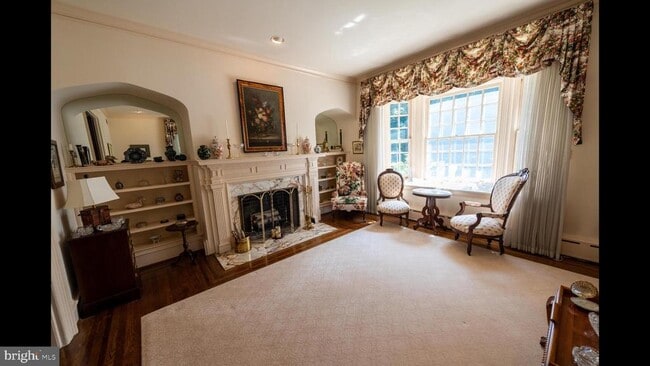 Building Photo - 605 Bank Ave