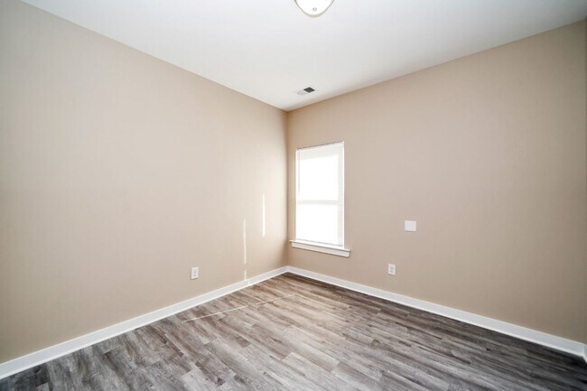 Building Photo - 5529 Blue Jay Cir