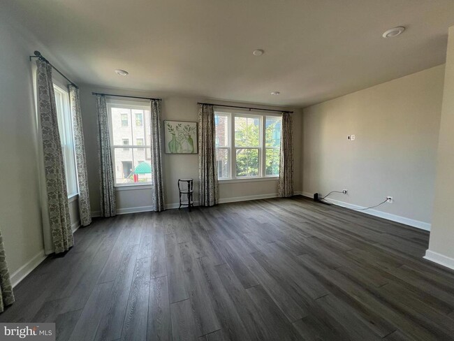 Building Photo - 2319 Water Promenade Ave