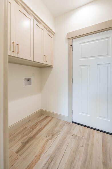 Building Photo - 261 Gay St