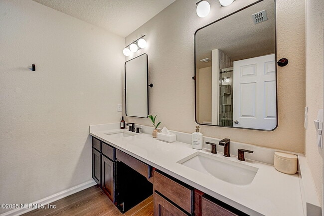 Building Photo - 135 Coastline Wy