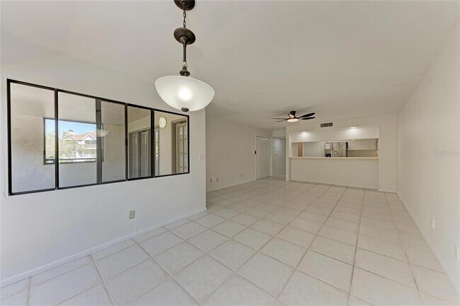 Building Photo - 835 S Osprey Ave