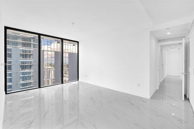 Building Photo - 700 NE 24th St