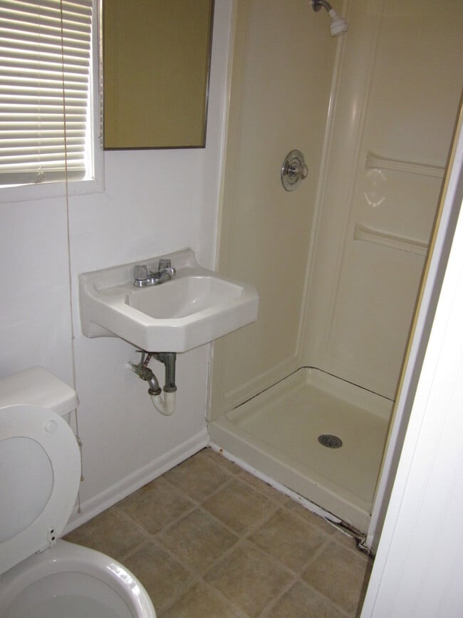 Building Photo - 2 Bed/1 Bath Duplex Close to Campus on NW 11th Street