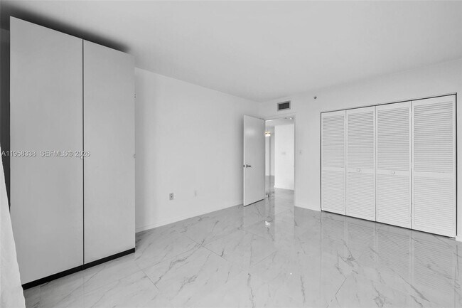 Building Photo - 650 West Ave