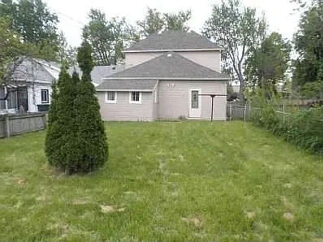 Building Photo - Downtown Home with fence and nice updates ...