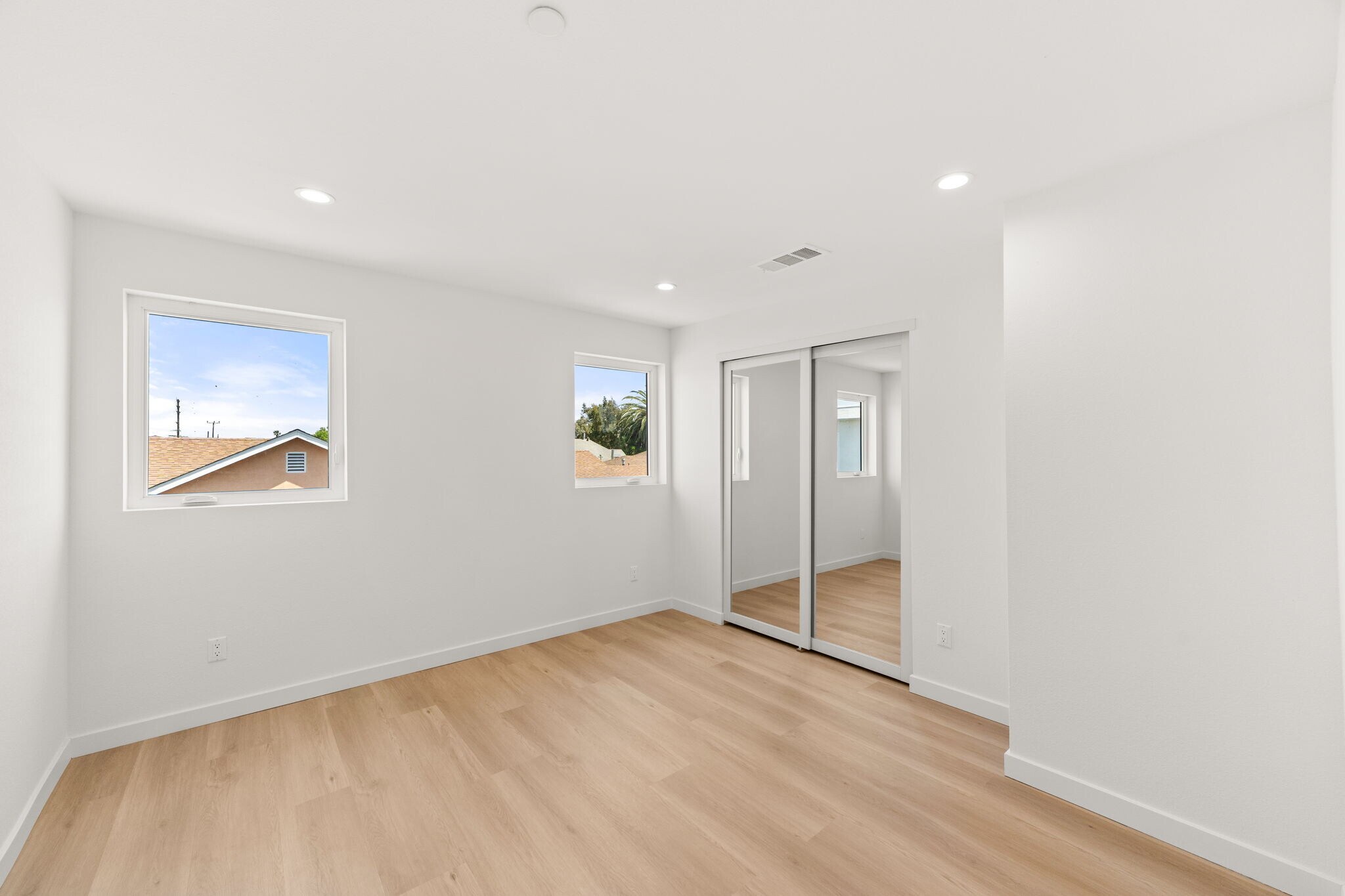 Building Photo - 1031 W 91st St