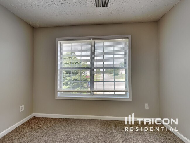 Building Photo - 7684 Pond View Ln