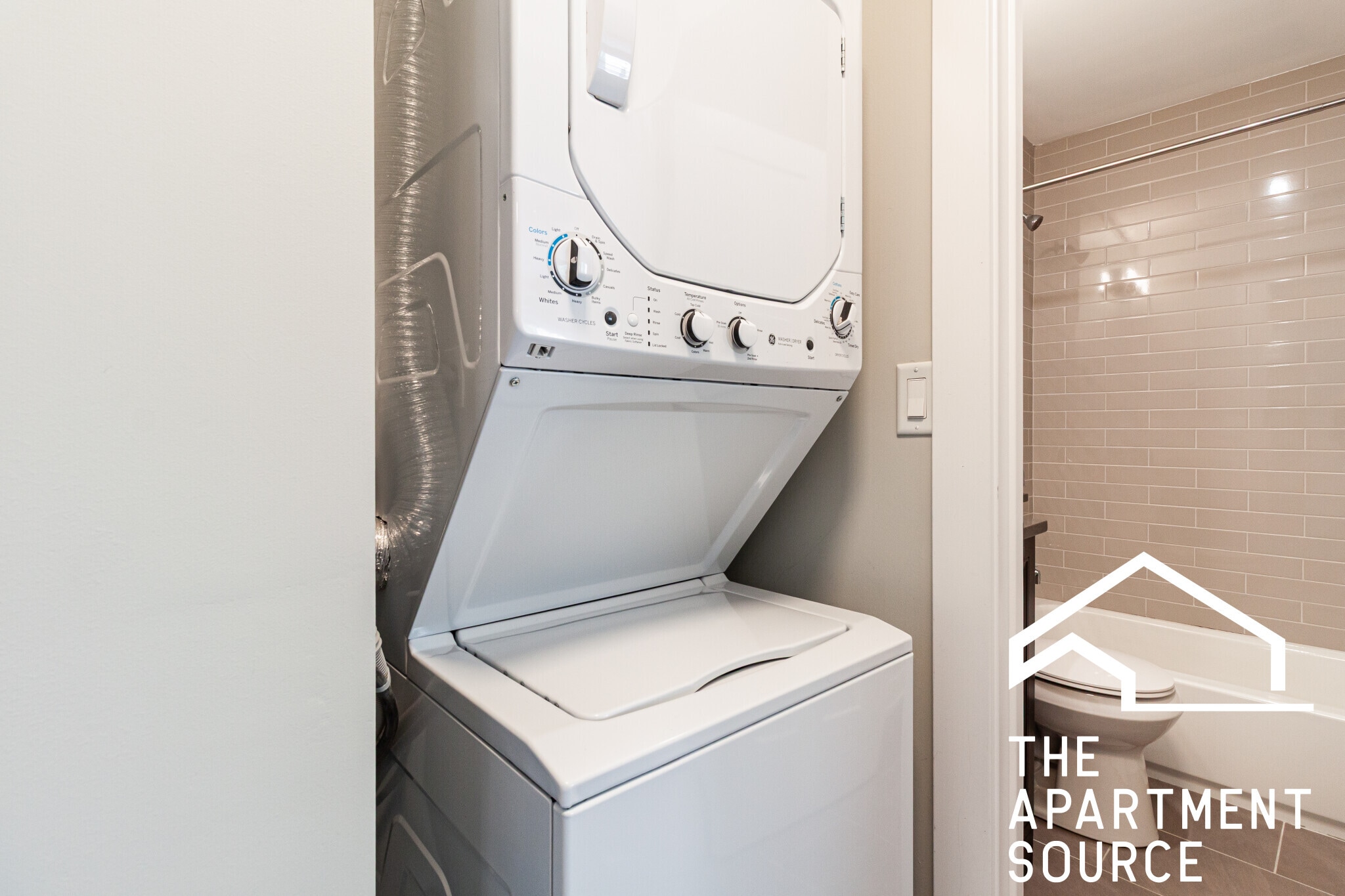 Building Photo - 529 W Surf St