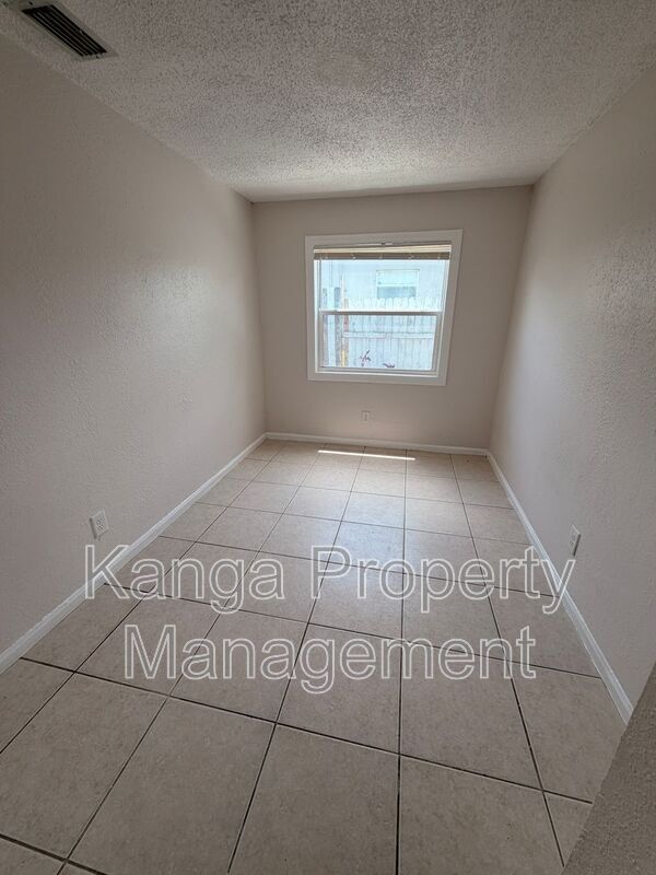 Building Photo - 1618 W 26th Ct