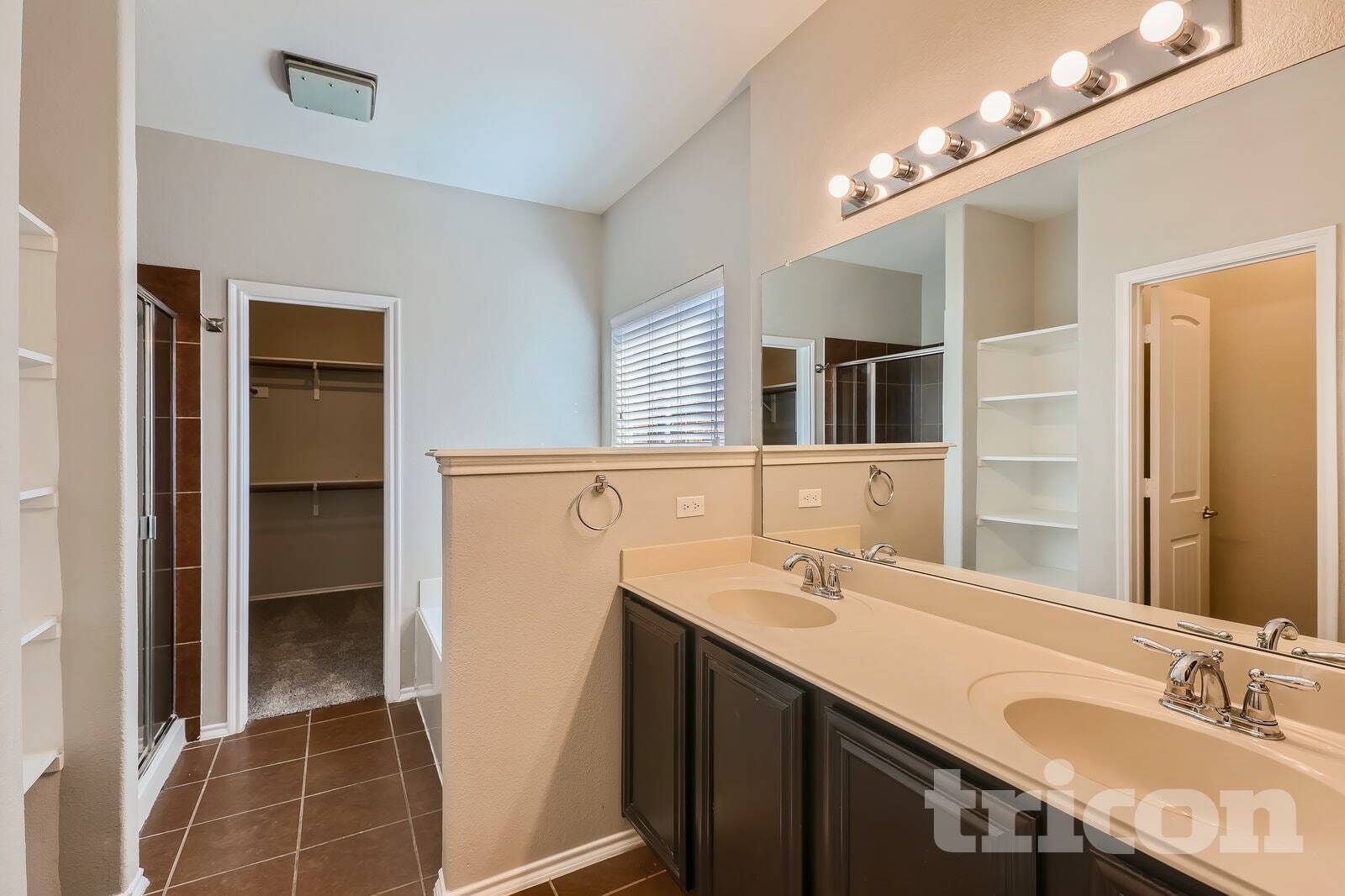 Building Photo - 1030 Barrington Dr