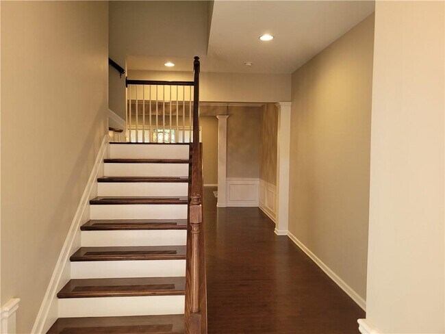 Building Photo - 108 Bradford Dr