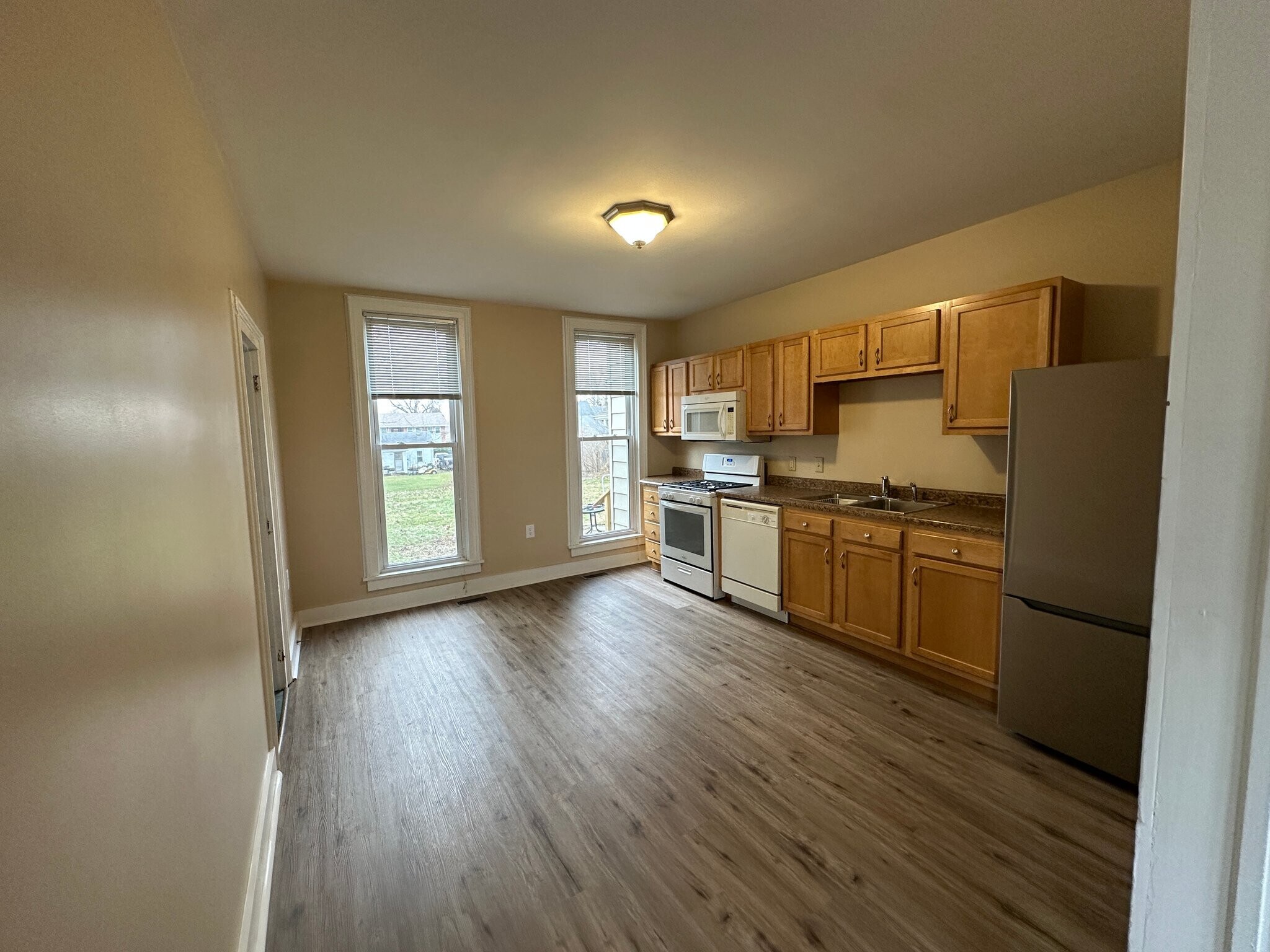 Building Photo - 711 Napoleon St