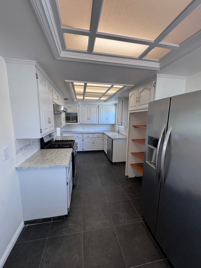 Kitchen - 5845 Sunfield Ave