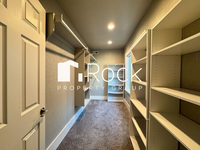Building Photo - Must See 3 Bedroom/3 Bathroom Home near Edgemere Park