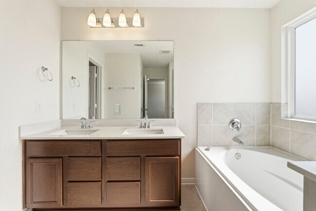 Building Photo - 20123 Little Cub Ln