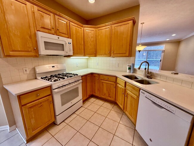 Primary Photo - Stunning 3 bedroom/2.5 bath condo in Thorn...