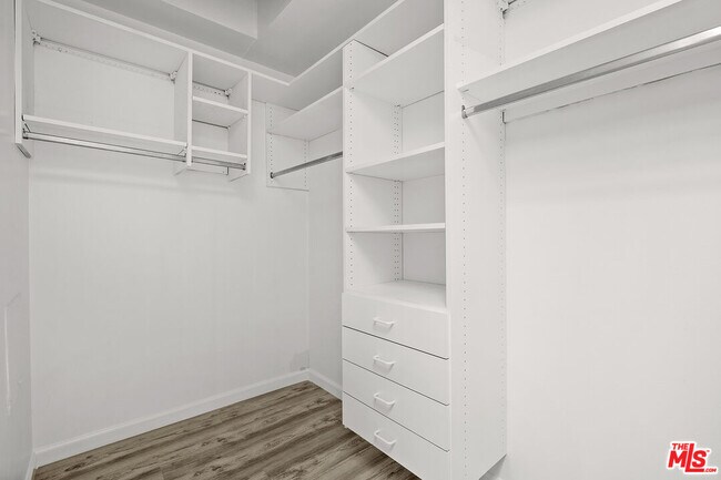 Building Photo - 212 S Hamilton Dr