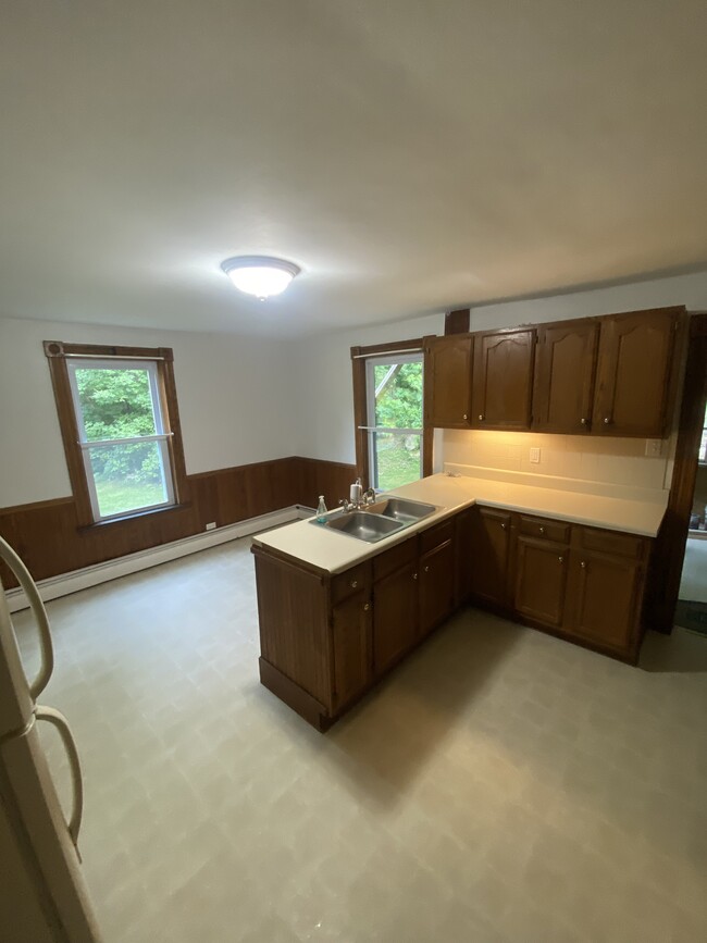 Kitchen/eating area - 15 Beaver Pond Rd