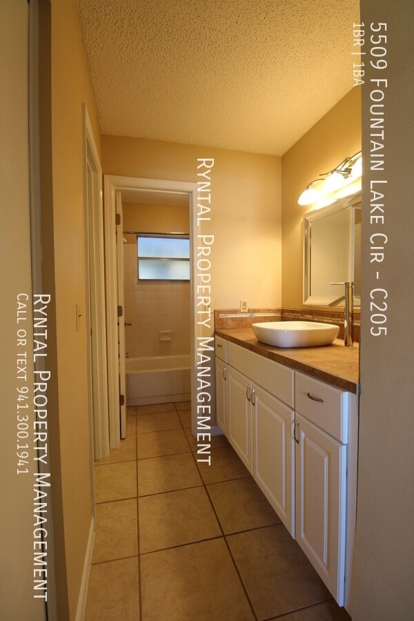 Building Photo - 5509 Fountain Lake Cir