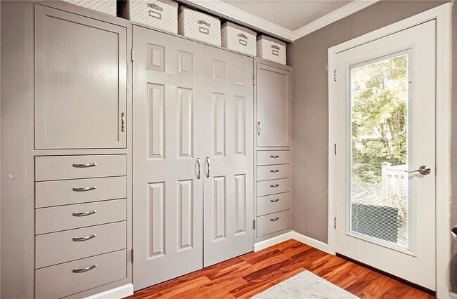 Building Photo - 3 Mary Dr