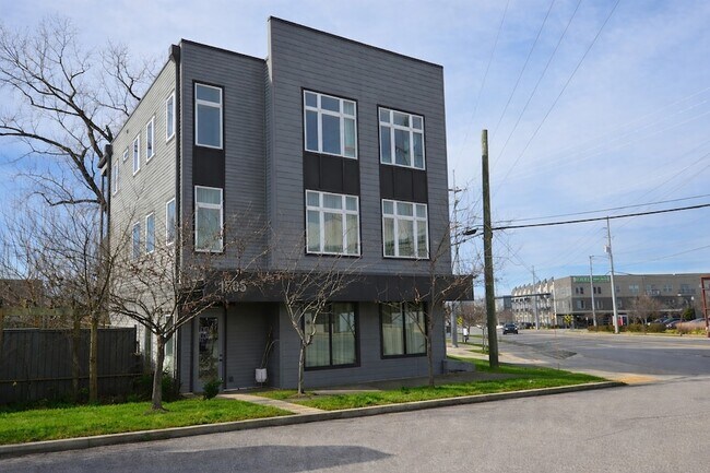 Building Photo - 1505 54th Ave N