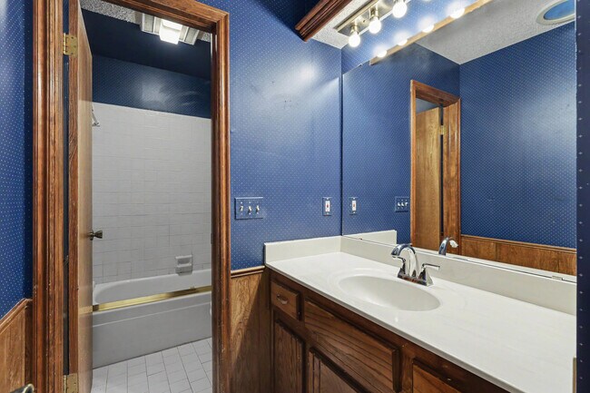Building Photo - 3801 Western Heights Ave