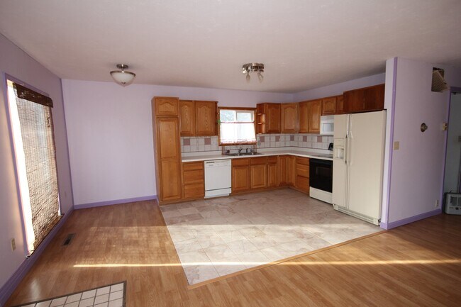 Building Photo - 438 2nd St