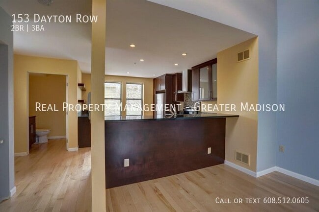 Building Photo - 153 Dayton Row