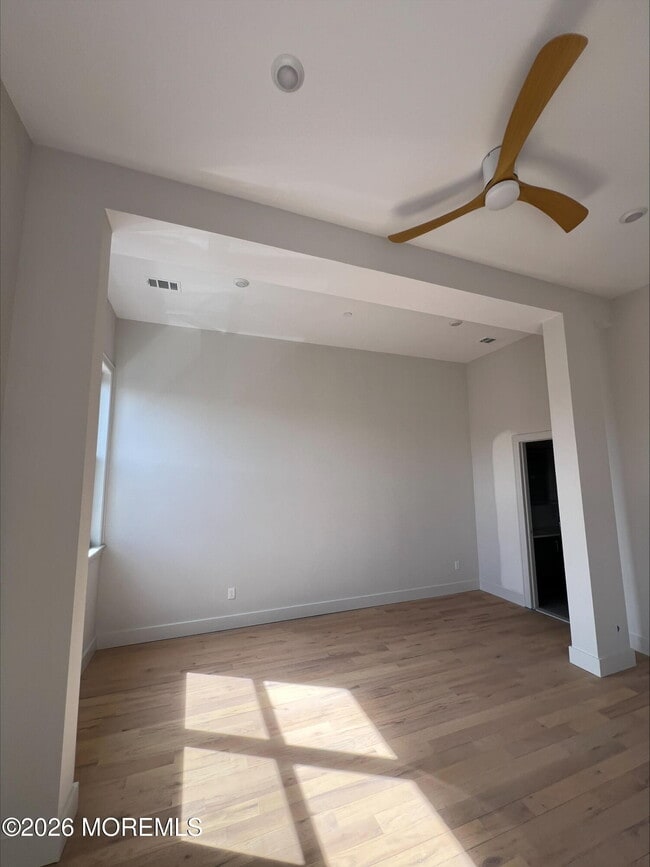 Building Photo - 42 Monmouth St