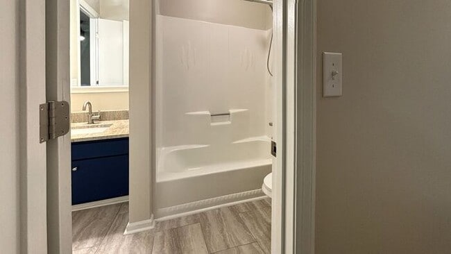 Building Photo - 2 bed / 1 bath ~ Just off of HWY 61