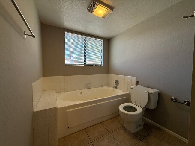 Building Photo - Townhome for Rent