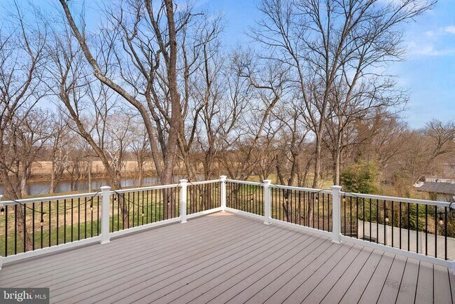 Building Photo - 19451 Youngs Cliff Rd