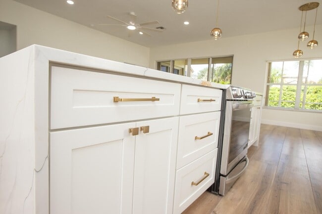 Building Photo - 10881 La Salinas Cir