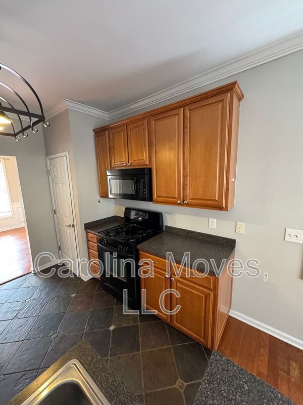 Building Photo - 104 Shairpin Ln