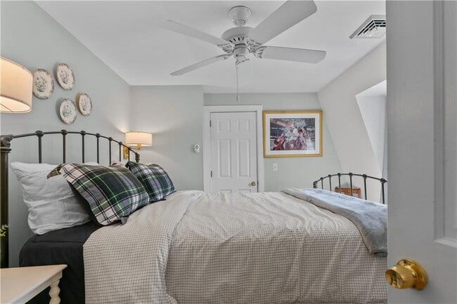 Building Photo - 99 Coggeshall Ave