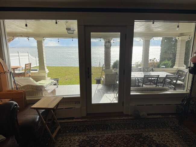 Building Photo - 3 Crescent Bluff Ave