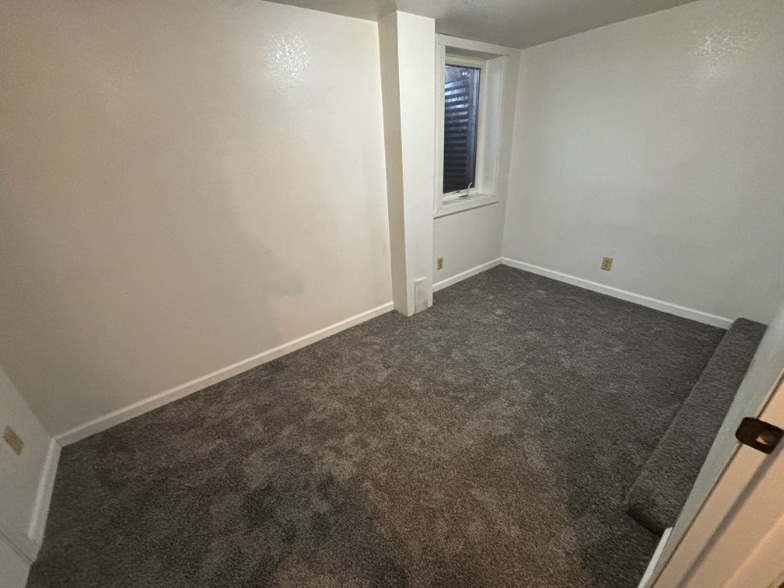 Building Photo - 8471 Hilo Ln S