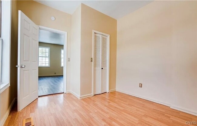 Building Photo - 103 W Embargo St