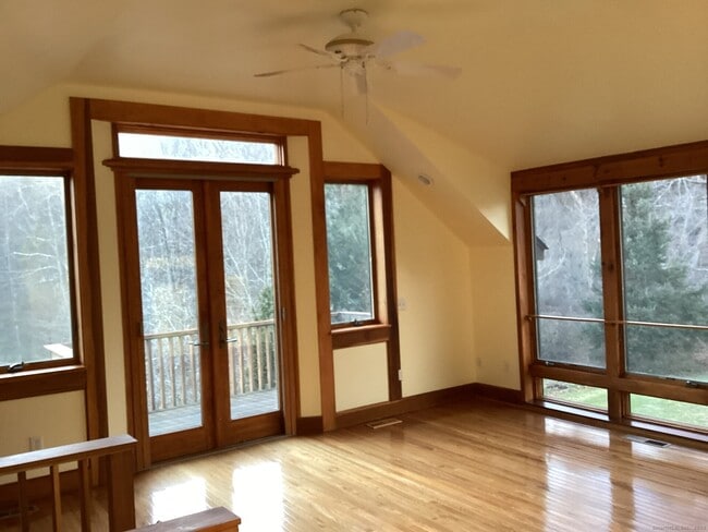 Building Photo - 40 Chestnut Hill Rd