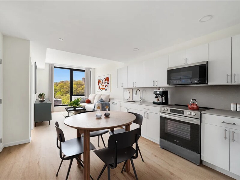 Building Photo - 4778 Broadway