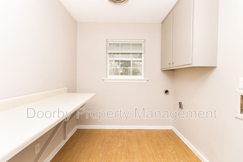 Building Photo - 4235 Greenbriar Rd