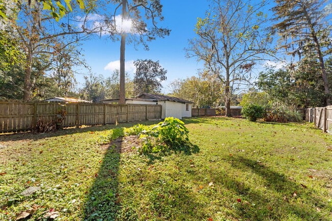 Building Photo - Renovated 2 Bedroom Home on Spacious Corner Lot