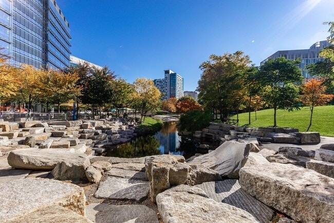 Building Photo - 8 - 10-10 Museum Way