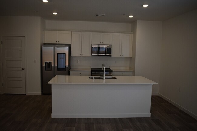 Building Photo - 4481 N San Miguel Ave