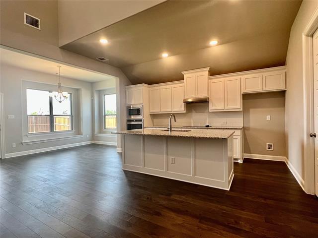 Building Photo - 820 Rosebud Trl