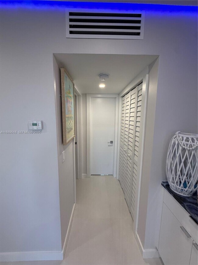 Building Photo - 901 S Surf Rd