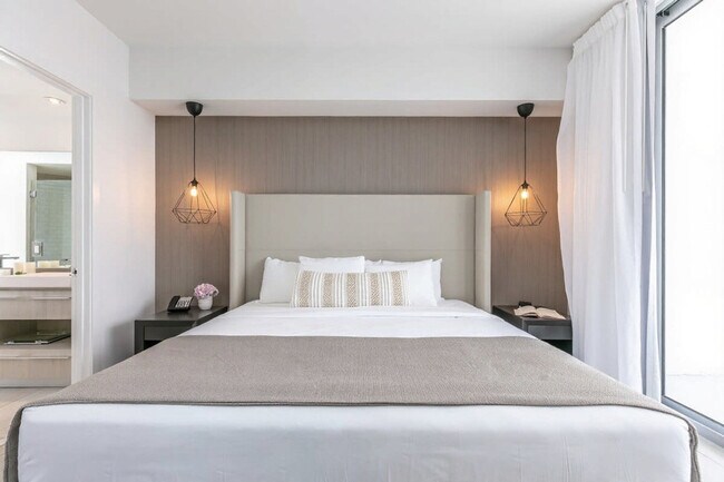 Building Photo - 4010 S Ocean Dr